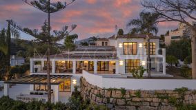 Villa for sale in Altos del Paraiso, Benahavis