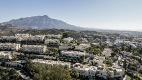 Renovated townhouse with sea, golf and mountain views in popular La Quinta Hills!