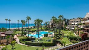 Frontline beach apartment with mesmerizing sea views in the prestigious Costalita del Mar!