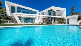 Villa for sale in Los Monteros Playa, Marbella Öst