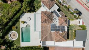 Villa for sale in Parcelas del Golf, Nueva Andalucia