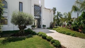 Villa for sale in Parcelas del Golf, Nueva Andalucia