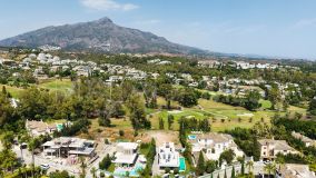Villa for sale in La Cerquilla, Nueva Andalucia