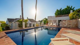 Villa for sale in Puerto del Almendro, Benahavis