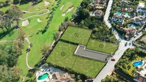 Frontline golf plot with project in La Cerquilla, Nueva Andalucia