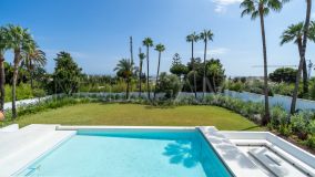 Villa for sale in El Paraiso, Estepona East