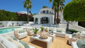 Villa for sale in Aloha, Nueva Andalucia