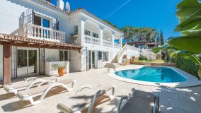 Villa for sale in Cumbres de Elviria with 5 bedrooms