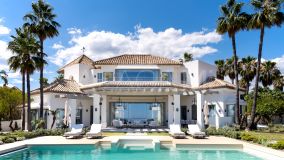 Villa for sale in Monte Halcones, Benahavis