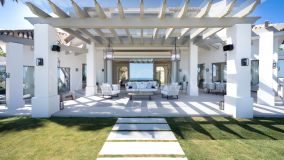 Villa for sale in Monte Halcones, Benahavis