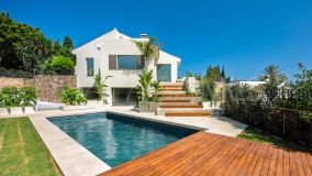 Villa for sale in Haza del Conde, Nueva Andalucia