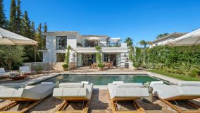 Villa for sale in Las Brisas, Nueva Andalucia
