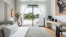 Villa for sale in El Paraiso, Estepona Est