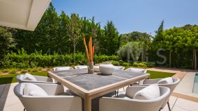 Villa for sale in El Paraiso, Estepona Est