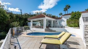 Villa for sale in Puerto del Almendro, Benahavis