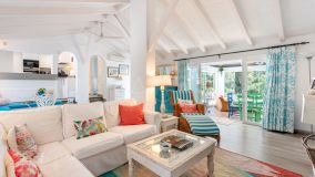 Villa for sale in Puerto del Almendro, Benahavis