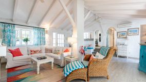 Villa for sale in Puerto del Almendro, Benahavis