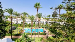 Well located top floor apartment with solarium close to the sea