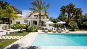 Villa en venta en Los Naranjos Golf, Nueva Andalucia