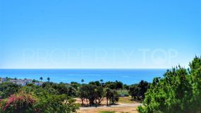 Beachside penthouse t in a gated community East Marbella