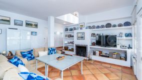 Villa a la venta con 6 dormitorios en Marbesa