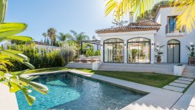 Villa en venta en Nueva Andalucia, Marbella