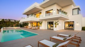 Buy 5 bedrooms chalet in La Resina Golf