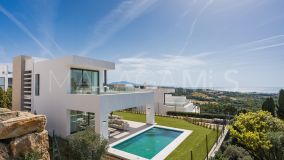 Chalet for sale in Estepona Golf, Estepona West