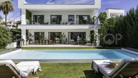 Exquisite Luxury: An Exclusive Villa in Nueva Andalucia's Heart