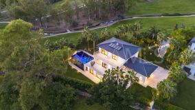 Villa for sale in Los Naranjos, Nueva Andalucia