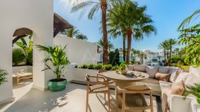 Takvåning for sale in Beach Side New Golden Mile, Estepona Öst