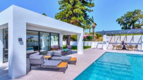 Chalet for sale in Elviria, Marbella Est