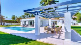 Chalet for sale in Elviria, Marbella Est