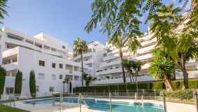 Apartamento en venta en Nueva Andalucia, Marbella