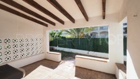 Se vende villa con 3 dormitorios en Montañar II