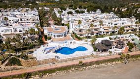 Penthouse for sale in Dominion Beach, Estepona East