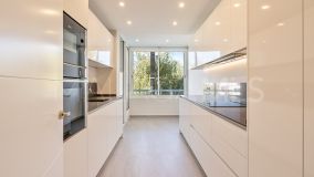 Lägenhet for sale in Nueva Andalucia, Marbella