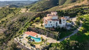 Villa for sale in Forest Hills, Altos de Estepona