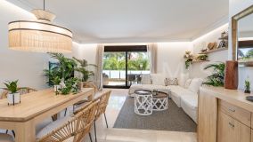 Apartamento en venta en Las Salinas, Estepona Este