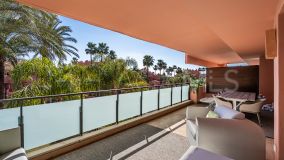 Apartamento en venta en Las Salinas, Estepona Este