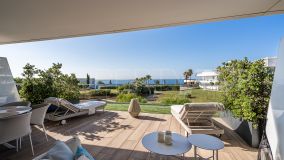 Exquisito apartamento en planta baja en primera linea de playa en Estepona Oeste