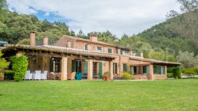 Charming Finca offering outstanding Mountain views , with separate Guest apartment and Holiday Licence for 12 persons