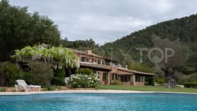 Charming Finca offering outstanding Mountain views , with separate Guest apartment and Holiday Licence for 12 persons