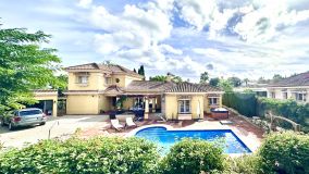 Villa for sale in Zona B with 5 bedrooms
