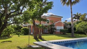 For sale Estepona villa with 4 bedrooms