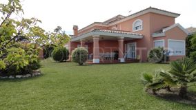 For sale Estepona villa with 4 bedrooms