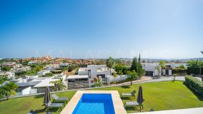 Villa for sale in La Alqueria, Benahavis