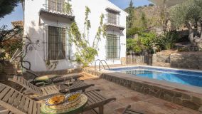 Villa for sale in Sayalonga