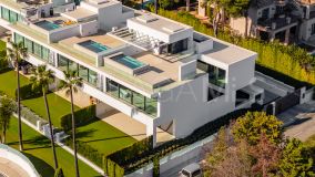 Villa for sale in Atalaya de Rio Verde, Nueva Andalucia