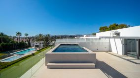 Villa for sale in Atalaya de Rio Verde, Nueva Andalucia